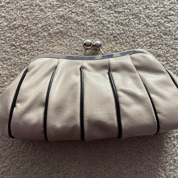 White clutch with dark stripes - Picture 2 of 2